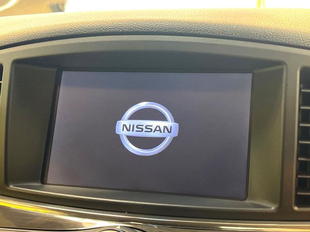 【メーカー純正ナビ】インテリアに溶け込むスタイリッシュな「専用設計」メーカーナビを装備♪視認性や操作性など基本性能にも優れ、より上質なカーライフをお楽しみいただけます。