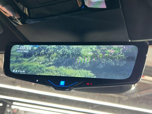 【デジタルインナーミラー】後席の大きな荷物や同乗者で後方が確認しづらい時でも安心!カメラが撮影した車両後方の映像をルームミラー内に表示。クリアな視界で状況の確認が可能です!