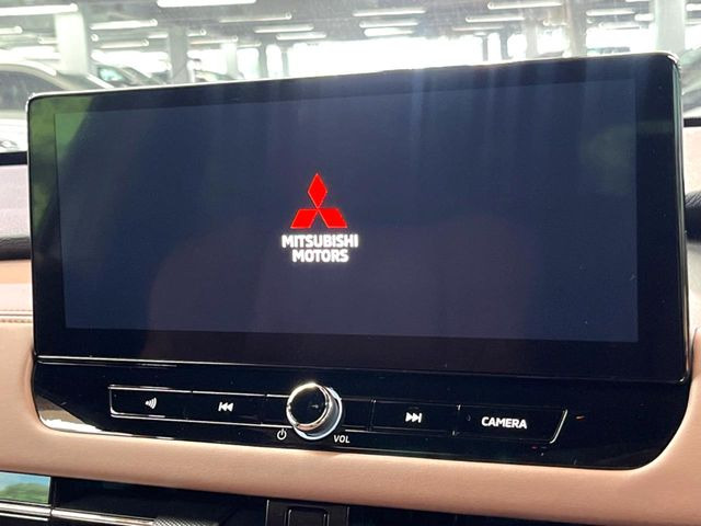 【メーカー純正ナビ】インテリアに溶け込むスタイリッシュな「専用設計」メーカーナビを装備♪視認性や操作性など基本性能にも優れ、より上質なカーライフをお楽しみいただけます。