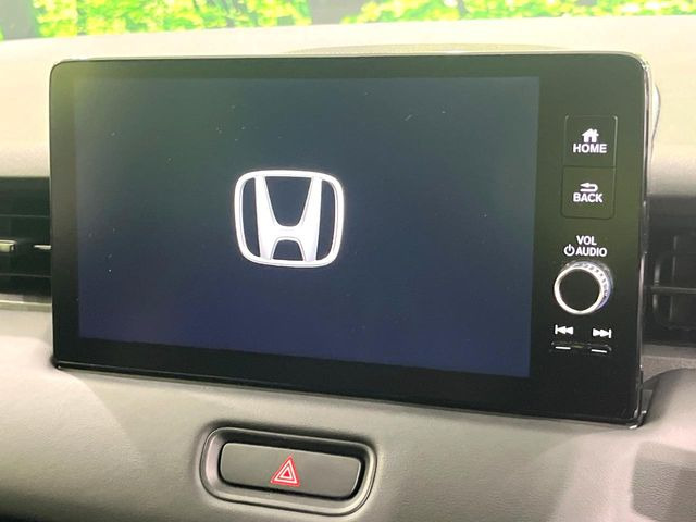 【メーカー純正9インチナビ】インテリアに溶け込むスタイリッシュな「専用設計」メーカーナビを装備♪視認性や操作性など基本性能にも優れ、より上質なカーライフをお楽しみいただけます。