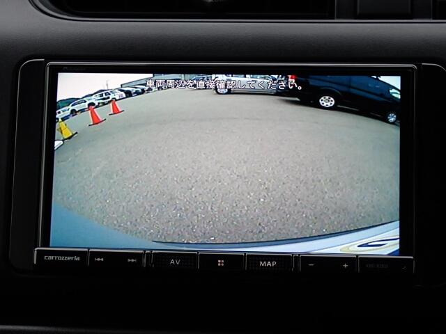 バックカメラ装備しております。駐車時に大変役に立ちますよ。駐車が苦手な方にも便利機能です。