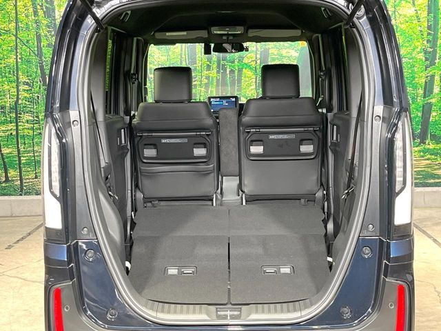 普段のお買い物や通勤、送迎等に十分な荷室スペースを確保しております。セカンドシートを倒すと、大きな荷物の積載も可能です♪