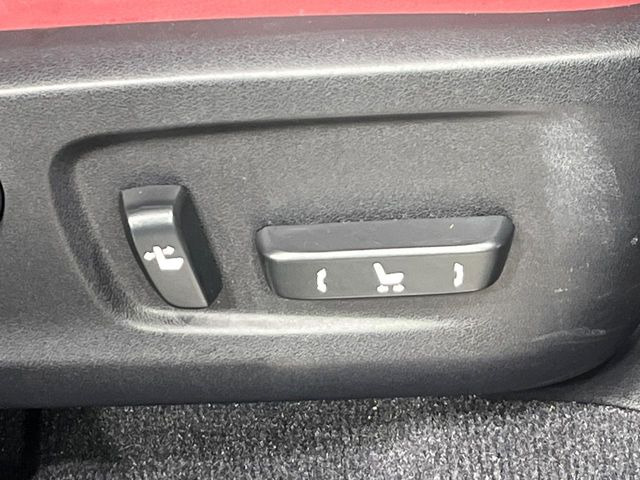 【パワーシート】スイッチ一つで簡単にシートの微調整が可能!電動だから力もいりません!快適なシートポジションにセットして、快適なドライブをお楽しみください。