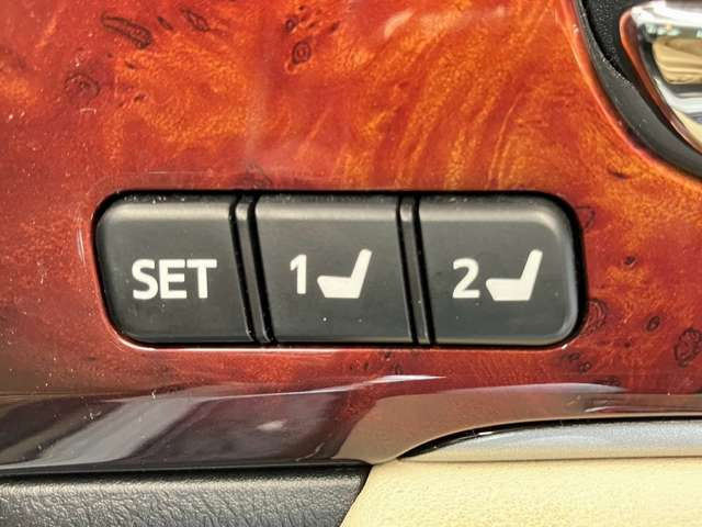 【運転席ポジションメモリー付パワーシート】ワンタッチで記憶させていたシートの前後・リクライニングはもちろんシートリフターも備えます☆快適なドライブをお楽しみ下さい♪