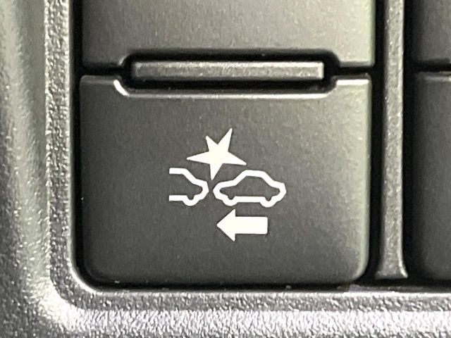 【トヨタセーフティセンス】走行中に前方の車両等を認識し、衝突しそうな時は警報とブレーキで衝突回避と被害軽減をアシスト。より安全にドライブをお楽しみいただけます。