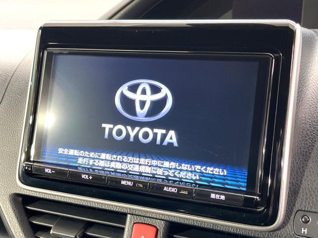 【大画面ナビ】人気の大型9インチナビを装備。存在感のある大画面はインパクト大!ナビ利用時のマップ表示は見やすく、テレビやDVDは臨場感がアップ!いつものドライブがグッと楽しくなります♪