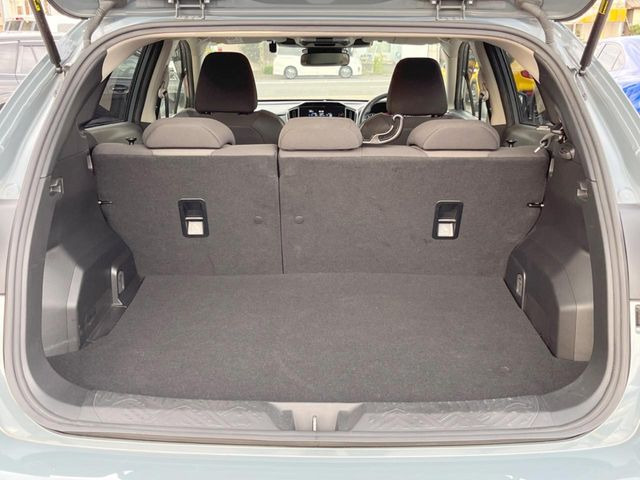 普段のお買い物や通勤、送迎等に十分な荷室スペースを確保しております。セカンドシートを倒すと、大きな荷物の積載も可能です♪