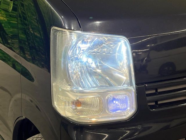【HIDヘッドライト】非常に明るく前方を照らしてくれるので、悪天候や夜間の走行時も視界良好で安心してお乗りいただけます。