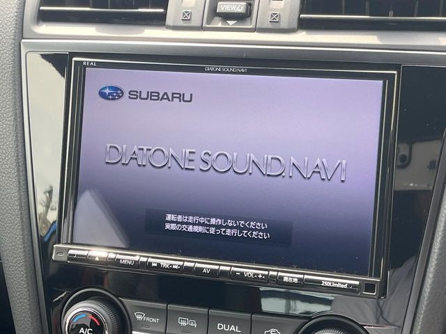【純正ナビ】人気の純正ナビを装備。オーディオ機能も充実しており、Bluetooth接続すればお持ちのスマホやMP3プレイヤーの音楽を再生可能!毎日の運転がさらに楽しくなります!!