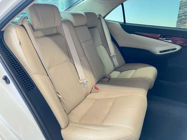 車内もキレイで嫌な臭いもありません☆気になる方は内装のスチームクリーナーも施工可能です♪
