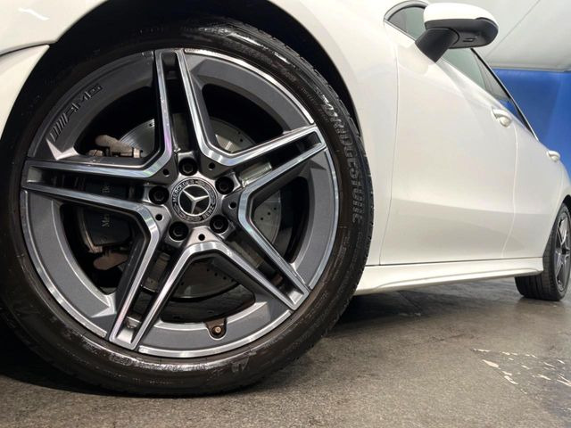 ●純正18インチアルミホイール:輸入車ならではの卓越した走りを支えるホイールと足回りです!日本車の走りに慣れている方にもぜひ体感して頂きたいほど、高いレベルでまとまっています!