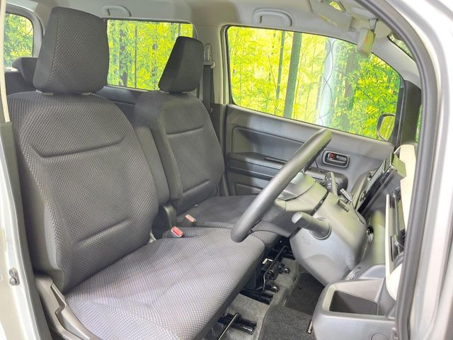 運転席シート廻りは使用感も少なく、良好な状態となっています。丁寧に使われていたことがよくわかりますね。