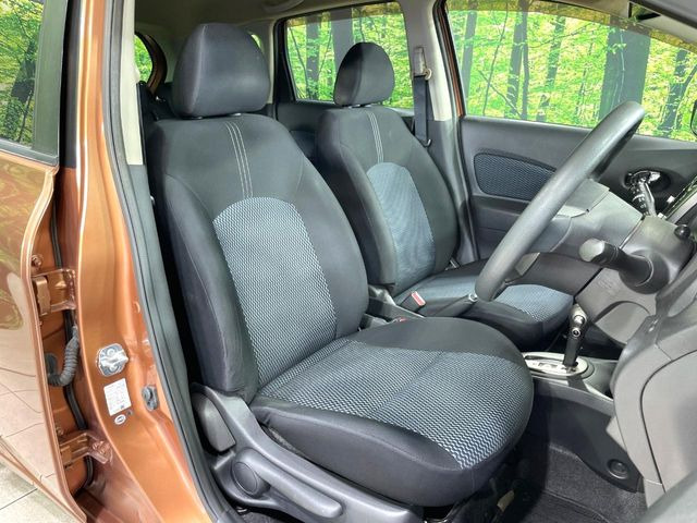 運転席シート廻りは使用感も少なく、良好な状態となっています。丁寧に使われていたことがよくわかりますね。