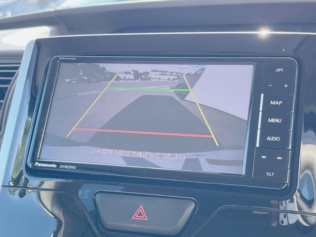 【バックカメラ】駐車時に後方がリアルタイム映像で確認できます。大型商業施設や立体駐車場での駐車時や、夜間のバック時に大活躍!運転スキルに関わらず、今や必須となった装備のひとつです!