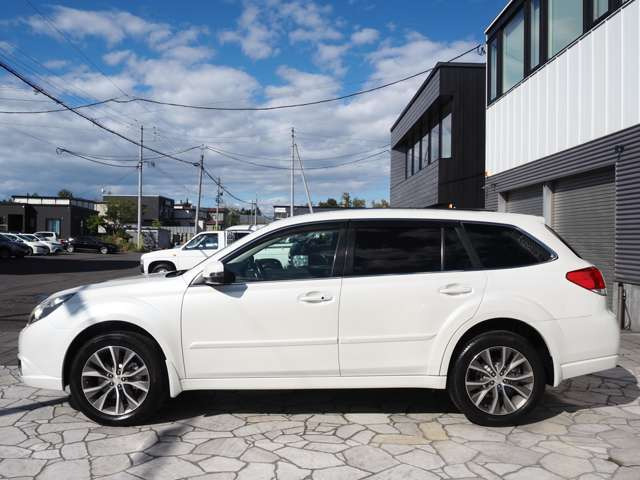 女性にも安心してお乗りいただけるよう、車内の清掃には特にこだわり、メーカー販売時の状態に近づける為に妥協は致しません!!