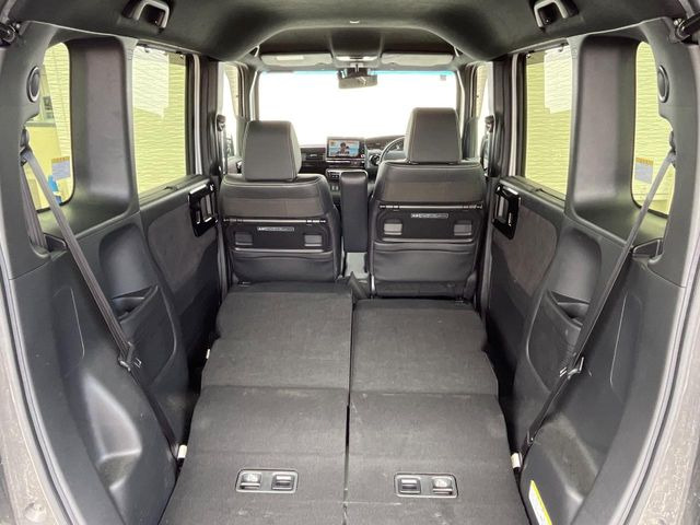 普段のお買い物や通勤、送迎等に十分な荷室スペースを確保しております。セカンドシートを倒すと、大きな荷物の積載も可能です♪