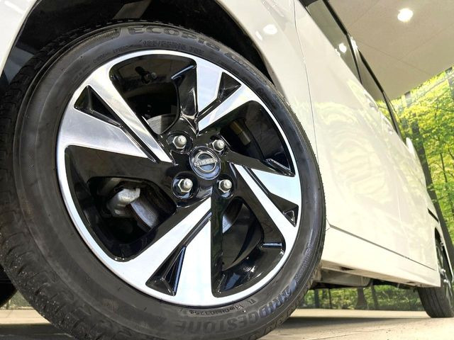 �y����15�C���`�A���~�z�C�[���z�O�ςɃ}�b�`���������A���~�z�C�[���𑕒����Ă���܂��B�e��ЊO�A���~�z�C�[����A�X�^�b�h���X�^�C�����戵�����Ă���܂��B���񂲑��k����������