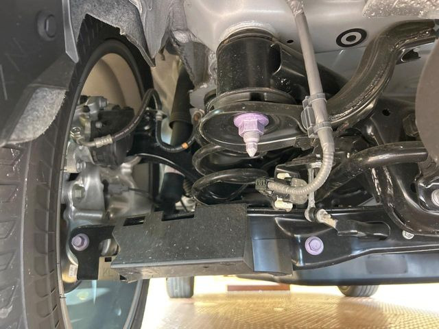 お車を安心してお乗りいただく為には、足回りの定期点検が欠かせません。サービスサポート(有償保証)では無料点検もご提供しており、安心のカーライフをお過ごしいただけるサポート体制が整っています。