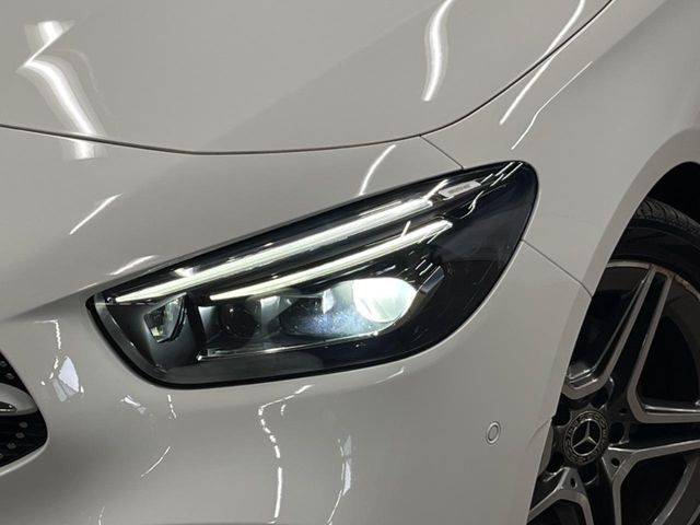 ●LEDヘッドライト:夜間走行時も良好な視界を確保し安心して運転できる高輝度LEDヘッドライトを装備!点灯速度が早く、消費電力も抑えられています。