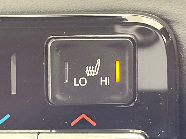 【シートヒーター】寒い日に重宝するシートヒーター!エアコンより早く温まってくれるので寒がりの人も安心ですね♪エアコンの温風は乾燥するから苦手、という方にもをおすすめです。