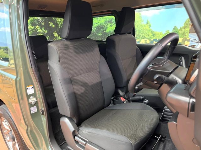運転席シート廻りは使用感も少なく、良好な状態となっています。丁寧に使われていたことがよくわかりますね。