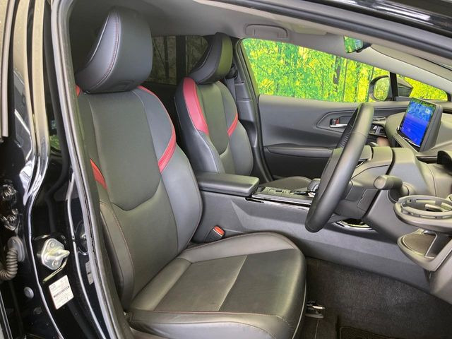 運転席シート廻りは使用感も少なく、良好な状態となっています。前オーナー様が丁寧に使っていたことがよくわかりますね。
