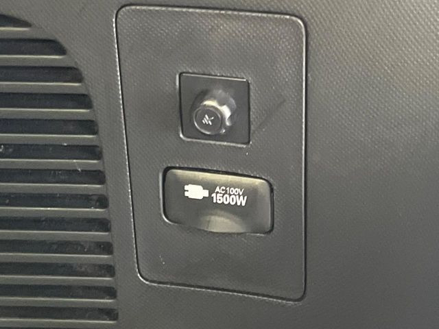 【アクセサリーコンセント】キャンプやスポーツ、アウトドアでのアクティビティはもちろん、災害・停電の際に助けにもなるAC100Vコンセントを装備♪ケータイやタブレット、ゲーム機器の充電にも♪