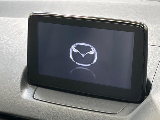 【マツダコネクトナビ】車内の雰囲気にマッチした一体型タイプのナビ。各種車輌設定やBluetooth再生等、様々な機能が楽しめます。直感的なダイヤル操作が可能で、使い勝手も良好です。