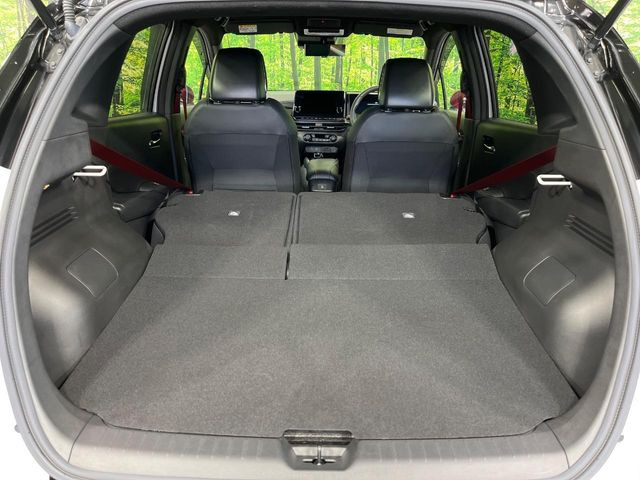 普段のお買い物や通勤、送迎等に十分な荷室スペースを確保しております。セカンドシートを倒すと、大きな荷物の積載も可能です♪