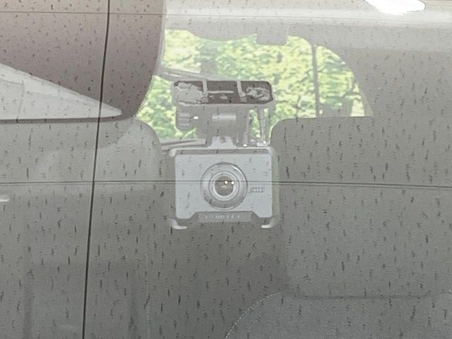【ドライブレコーダー】ドライブレコーダー装備!走行中はもちろん、あおり運転や事故に遭遇した際、映像で記録し、万一のリスクに備えます。※記録用SDカードはお客様ご自身でご準備いただく必要があります。