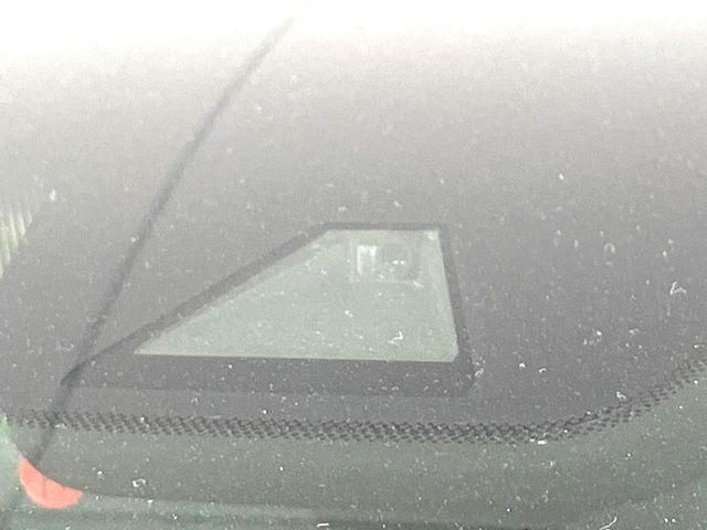 【トヨタセーフティセンス】走行中に前方の車両等を認識し、衝突しそうな時は警報とブレーキで衝突回避と被害軽減をアシスト。より安全にドライブをお楽しみいただけます。