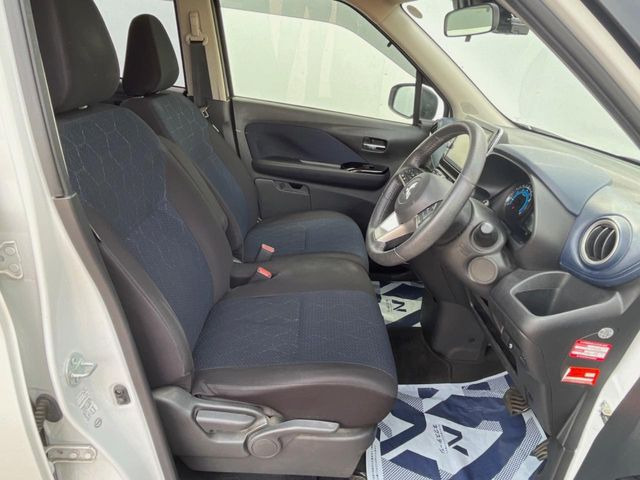 運転席シート廻りは使用感も少なく、良好な状態となっています。丁寧に使われていたことがよくわかりますね。