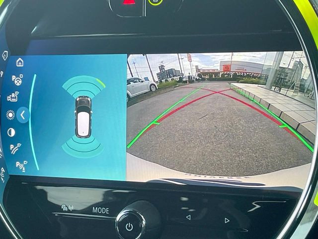 ●ガイドライン付きバックカメラ:不安な駐車もこれで安心!ガイドライン付きなので狭い箇所での駐車もラクラクです!