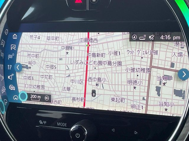 ●純正ナビ:一体感のあるナビは、高級感ある車内を演出してくれます。Bluetooth再生などオーディオ機能も充実しておりますので、運転もより楽しめます♪