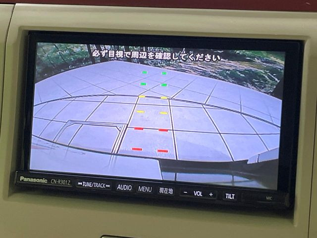 【バックカメラ】駐車時に後方がリアルタイム映像で確認できます。大型商業施設や立体駐車場での駐車時や、夜間のバック時に大活躍!運転スキルに関わらず、今や必須となった装備のひとつです!