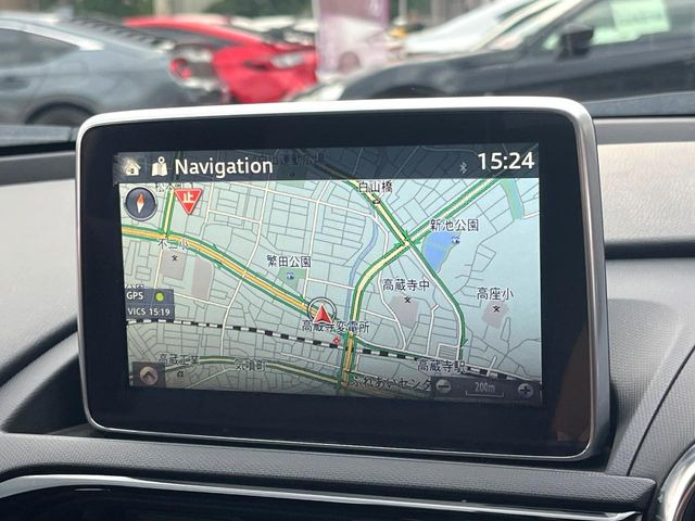 【マツダコネクトナビ】車内の雰囲気にマッチした一体型タイプのナビ。各種車輌設定やBluetooth再生等、様々な機能が楽しめます。直感的なダイヤル操作が可能で、使い勝手も良好です。