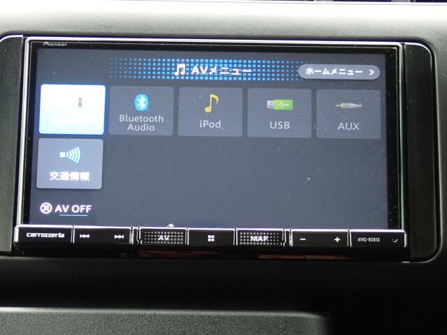 オーディオソースはご覧の通りです。Bluetoothを搭載しています。スマホと連動させると音楽等楽しむことが出来ます。