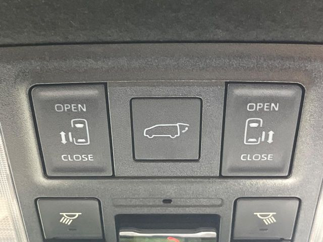 【両側パワースライドドア】スマートキーや運転席のスイッチで後席両側スライドドアの開閉が可能♪電動だから力を入れてドアを開ける必要が無く、小さなお子様でも簡単に開け閉めでき快適です♪