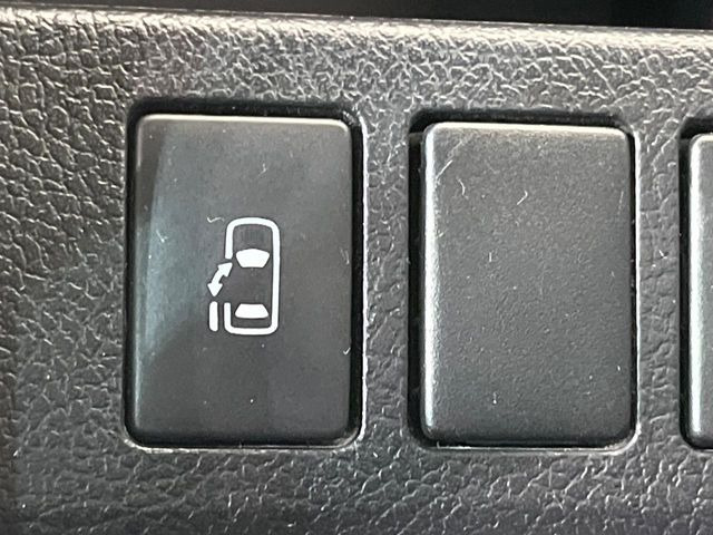 【パワースライドドア】スマートキーや運転席のスイッチでスライドドアの開閉が可能♪電動だから力を入れてドアを開ける必要が無く、小さいお子様でも、重い荷物を持っている時もラクに開け閉めできます♪