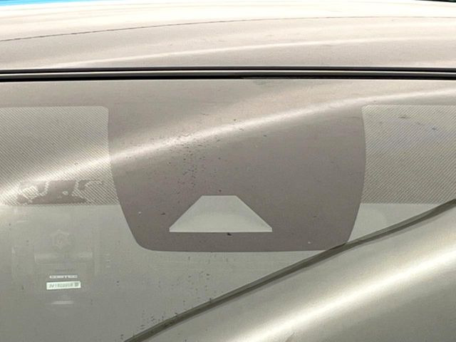 【トヨタセーフティセンス】走行中に前方の車両等を認識し、衝突しそうな時は警報とブレーキで衝突回避と被害軽減をアシスト。より安全にドライブをお楽しみいただけます。