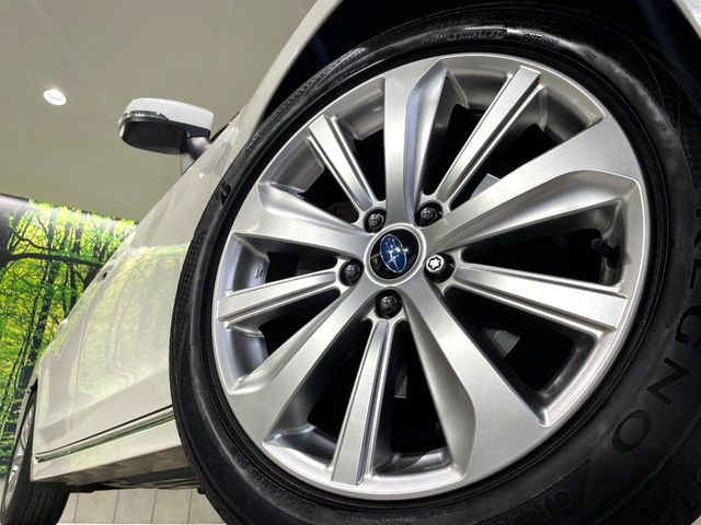 �y����18�C���`�A���~�z�C�[���z�O�ςɃ}�b�`���������A���~�z�C�[���𑕒����Ă���܂��B�e��ЊO�A���~�z�C�[����A�X�^�b�h���X�^�C�����戵�����Ă���܂��B���񂲑��k����������