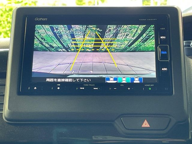 【バックカメラ】駐車時に後方がリアルタイム映像で確認できます。大型商業施設や立体駐車場での駐車時や、夜間のバック時に大活躍!運転スキルに関わらず、今や必須となった装備のひとつです!