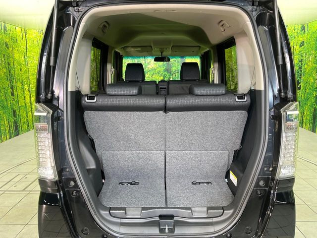 普段のお買い物や通勤、送迎等に十分な荷室スペースを確保しております。セカンドシートを倒すと、大きな荷物の積載も可能です♪