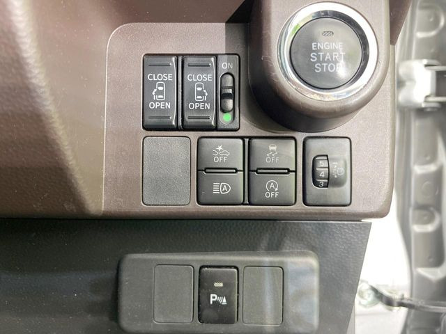 【両側パワースライドドア】スマートキーや運転席のスイッチで後席両側スライドドアの開閉が可能♪電動だから力を入れてドアを開ける必要が無く、小さなお子様でも簡単に開け閉めでき快適です♪