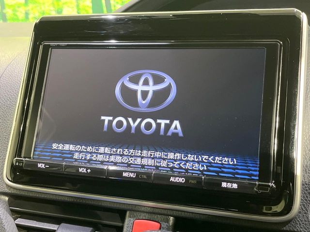 【純正ナビ】人気の純正ナビを装備しております。ナビの使いやすさはもちろん、オーディオ機能も充実!キャンプや旅行はもちろん、通勤や買い物など普段のドライブも楽しくなるはず♪