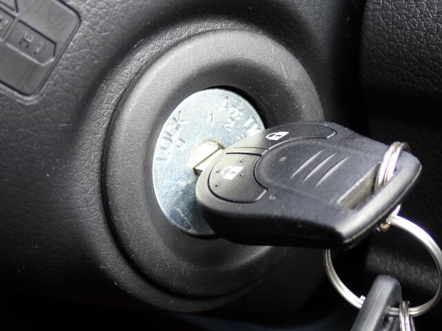 窓の開閉は電動(パワーウィンド)になりますので、便利ですよね。