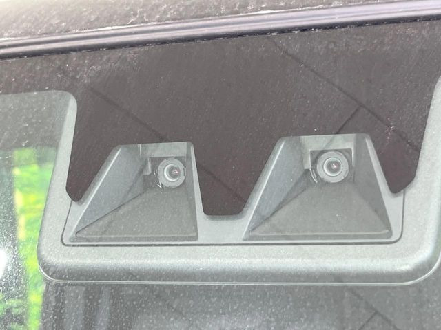 【スマートアシスト】走行中に前方の車両等を認識し、衝突しそうな時は警報とブレーキで衝突回避と被害軽減をアシスト。より安全にドライブをお楽しみいただけます。