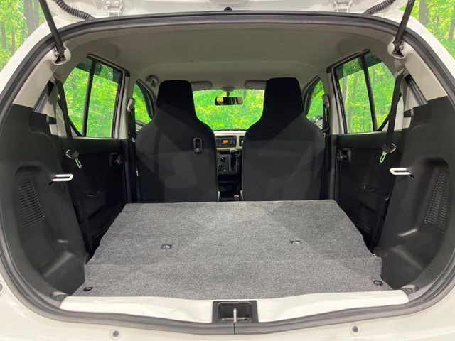 普段のお買い物や通勤、送迎等に十分な荷室スペースを確保しております。セカンドシートを倒すと、大きな荷物の積載も可能です♪