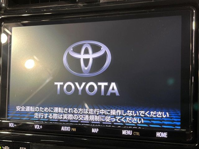 【純正9型ナビ】人気の純正ナビを装備しております。ナビの使いやすさはもちろん、オーディオ機能も充実!キャンプや旅行はもちろん、通勤や買い物など普段のドライブも楽しくなるはず♪