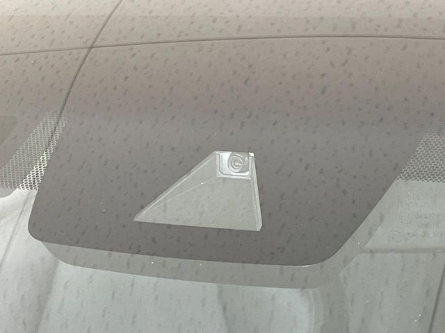 【トヨタセーフティセンス】走行中に前方の車両等を認識し、衝突しそうな時は警報とブレーキで衝突回避と被害軽減をアシスト。より安全にドライブをお楽しみいただけます。